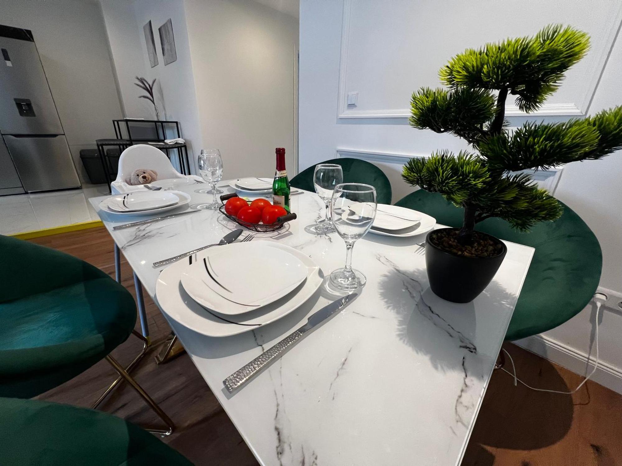 105 Quadratmeter Apartment, Parkplatz, Kinderfreundlich, 6 Personen, Wifi, Vollausgestattete Kueche, Crimmitschau Εξωτερικό φωτογραφία